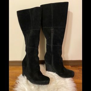 LOCALE Suede wedge boots